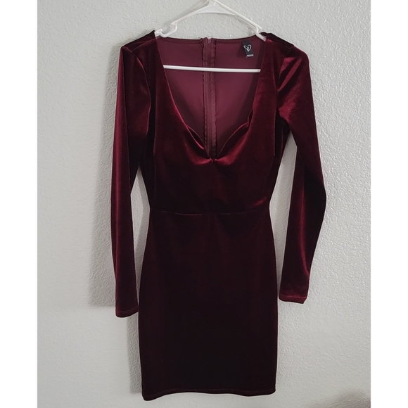 Velvet Vixen Long Sleeve Mini Dress in Red /Burgundy - Picture 4 of 6